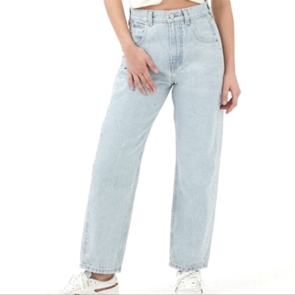 BDG High-Waisted Carrot Jeans Light Wash Size 33